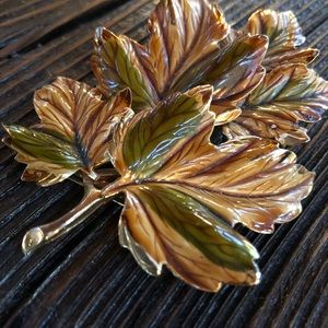 Vintage Weiss Enamel Pin Brooch CLASSIC